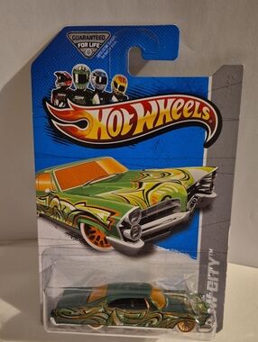 D11 Hot Wheels 65 Pontiac Bonneville    Bad Blister with shipping protector